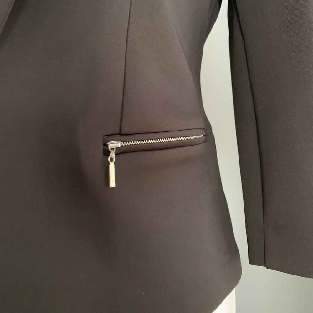 89th+ Madison Blazer - Picture 3 of 4